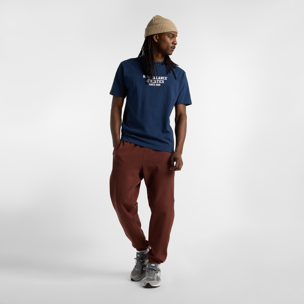 New Balance Varsity Graphic T-Shirt in BLAU