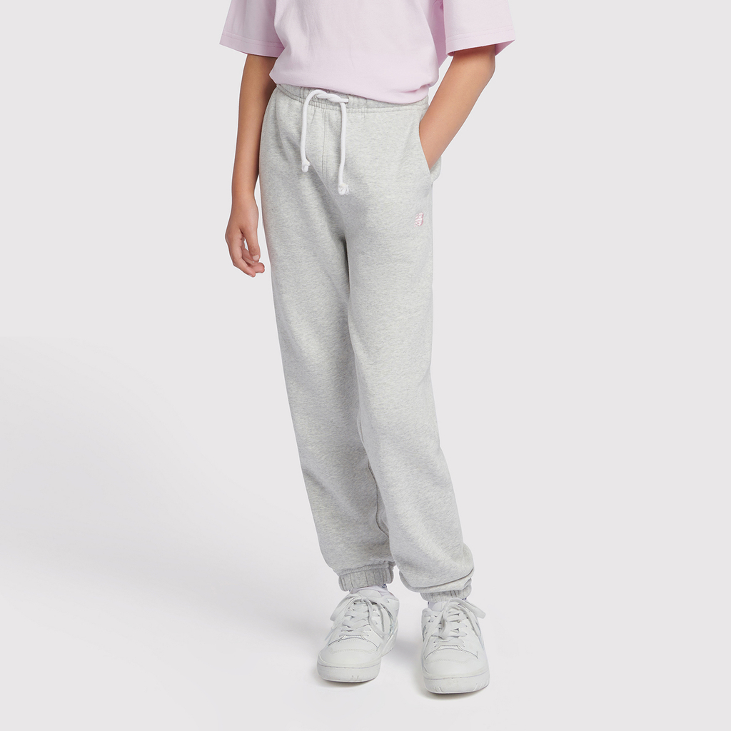 New Balance G New Balance French Terry Small Logo Jogger in GRAU