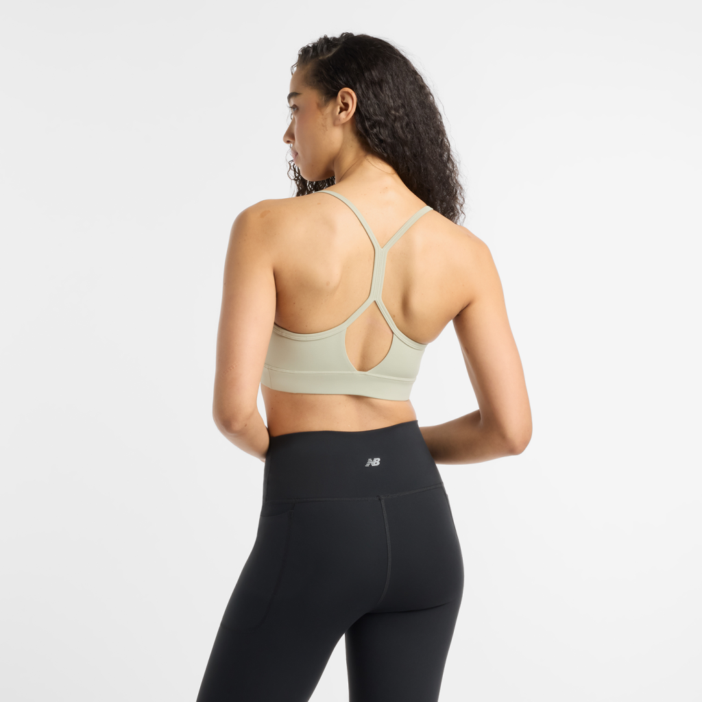 New Balance W NB Essential Yoga Bra in GRÜN