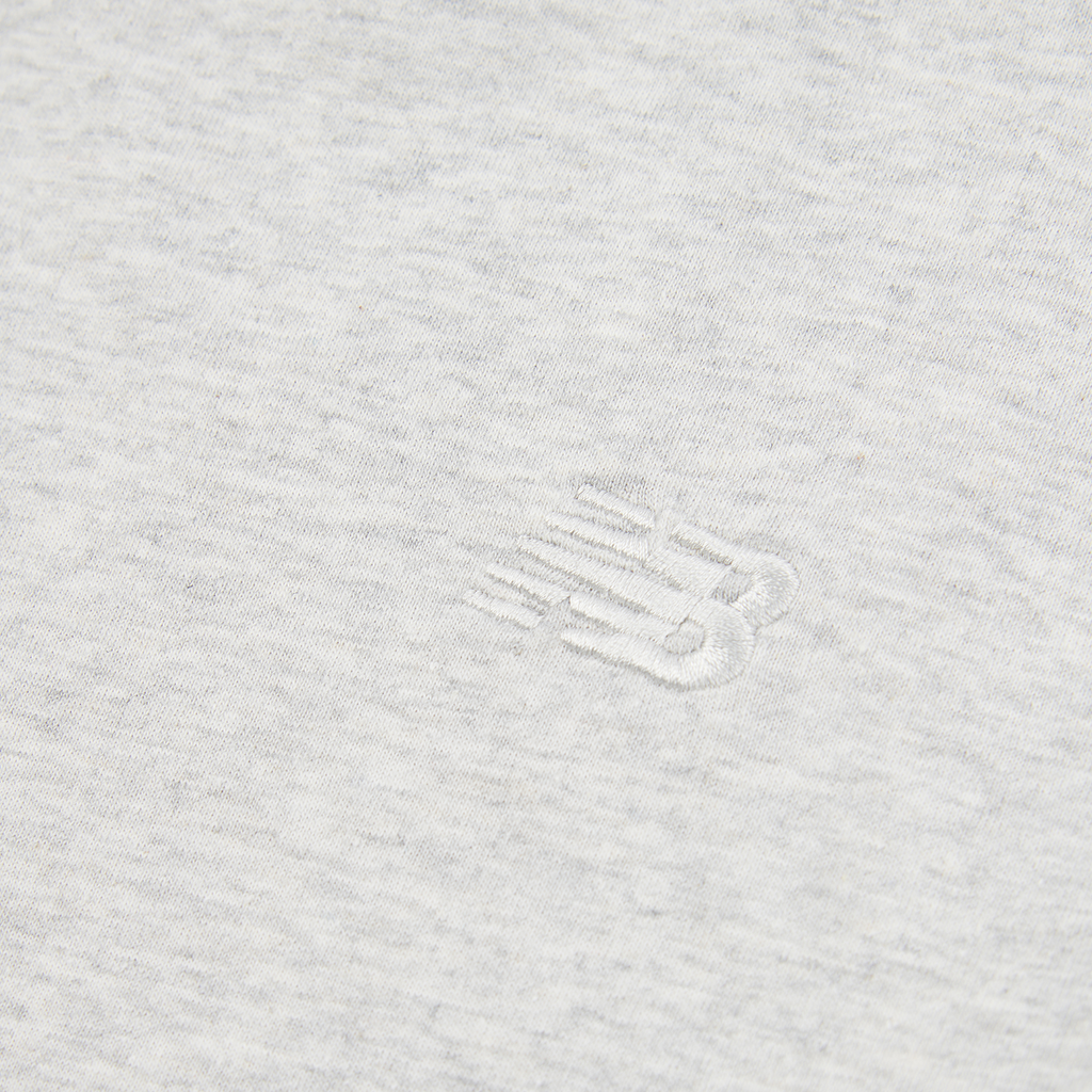 B New Balance Jersey Small Logo Tee ash heather detail_bild1_brandshop