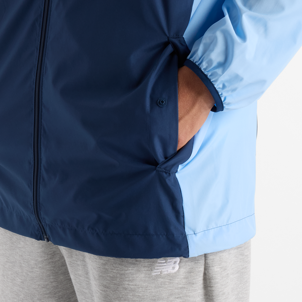 New Balance Athletics Packable Jacket in BLAU