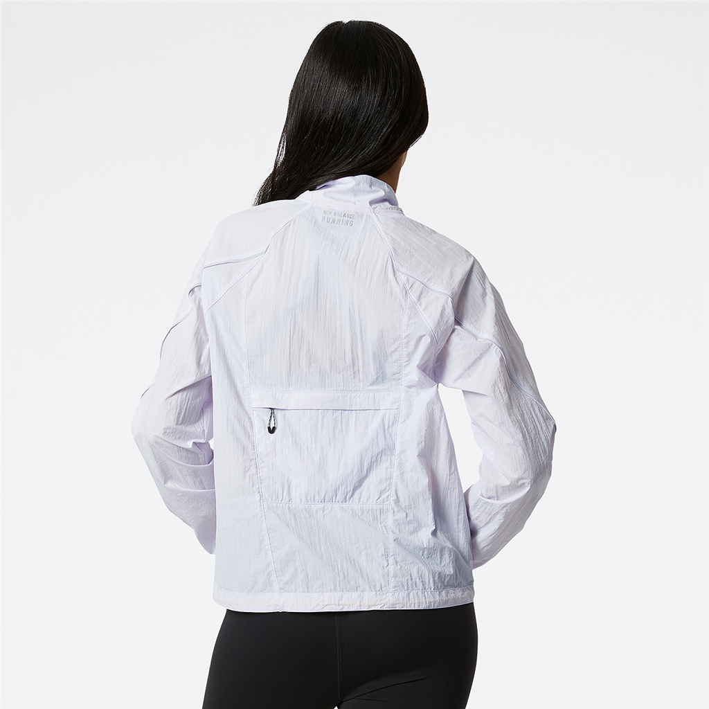 W Printed Impact Run Light Pack Jacket libra model_bild_back_brandshop