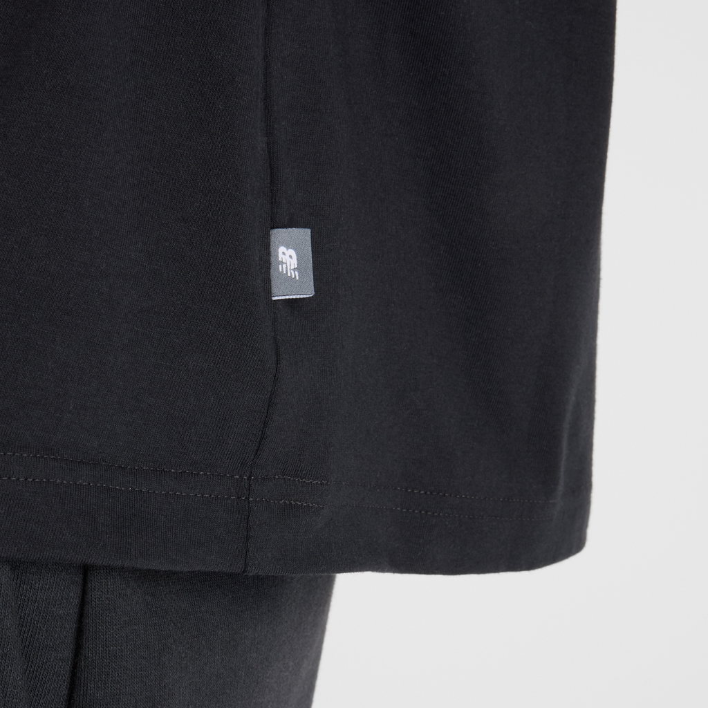 New Balance W Linear Heritage Oversized T-Shirt in SCHWARZ