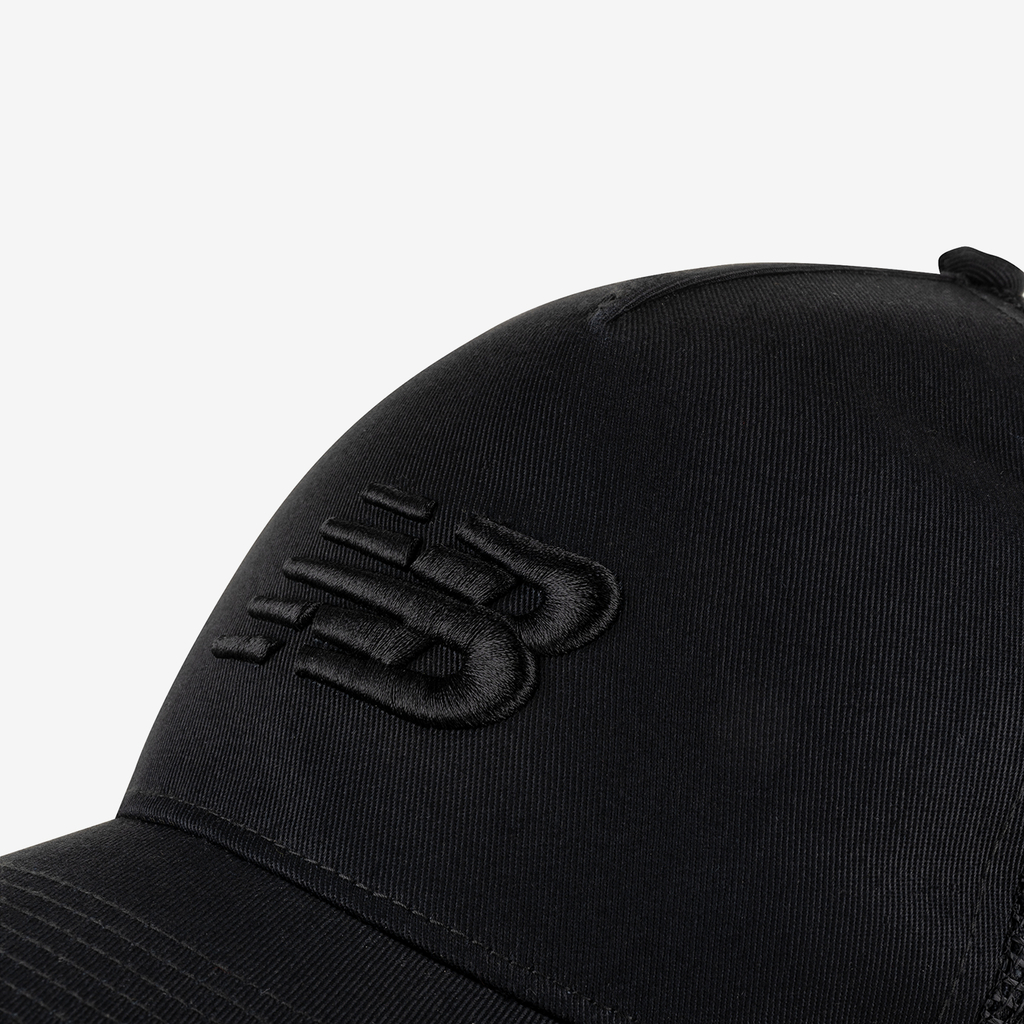 Sport Essentials Trucker Hat black/black detail_bild1_brandshop