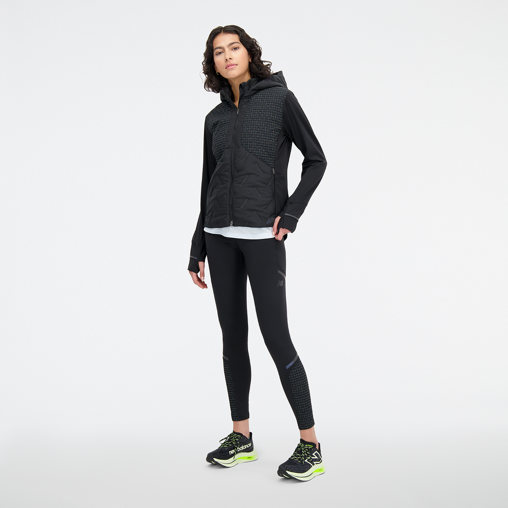 New Balance W Impact Run Luminous Heat Jacket in SCHWARZ