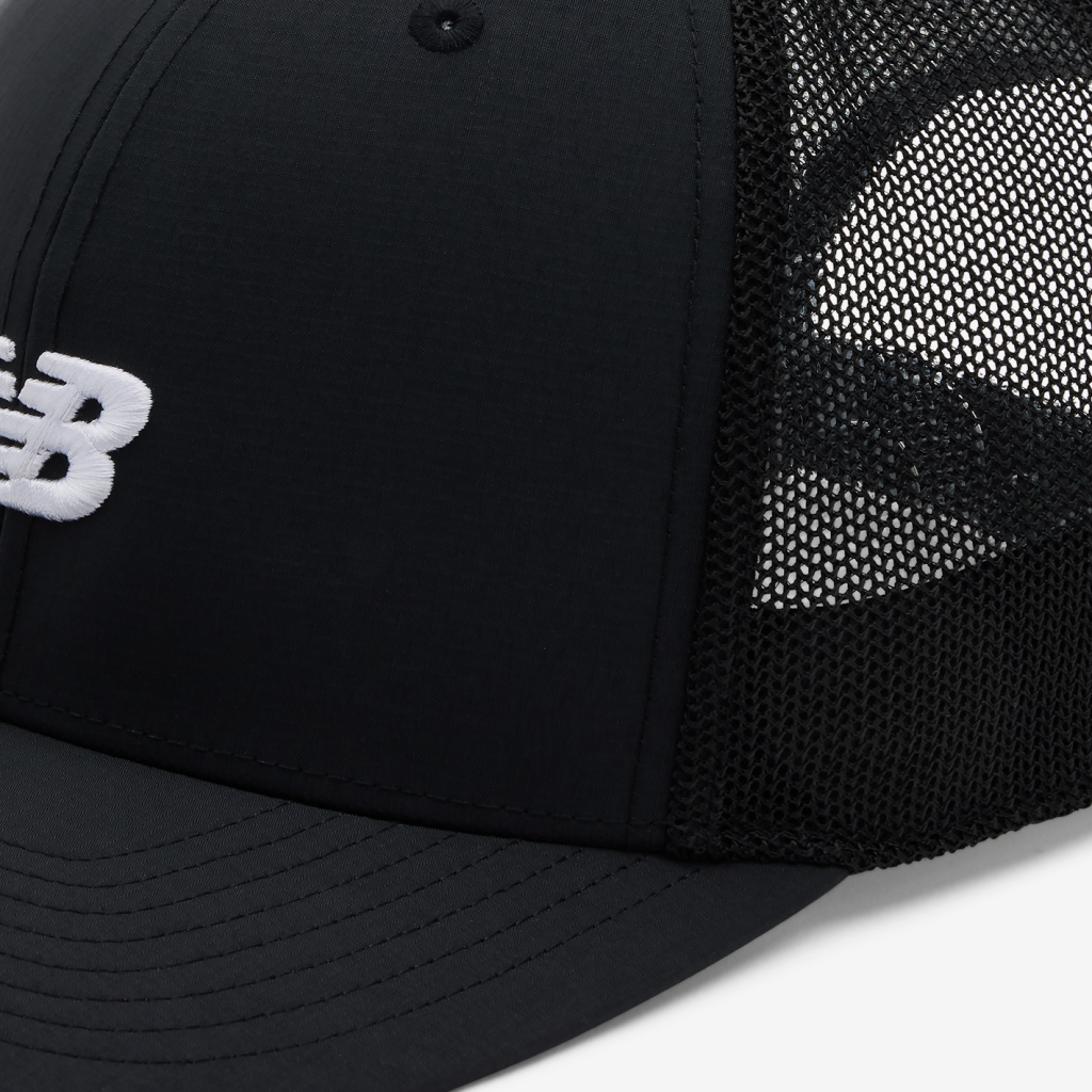 New Balance '47 Brrr Trucker in SCHWARZ