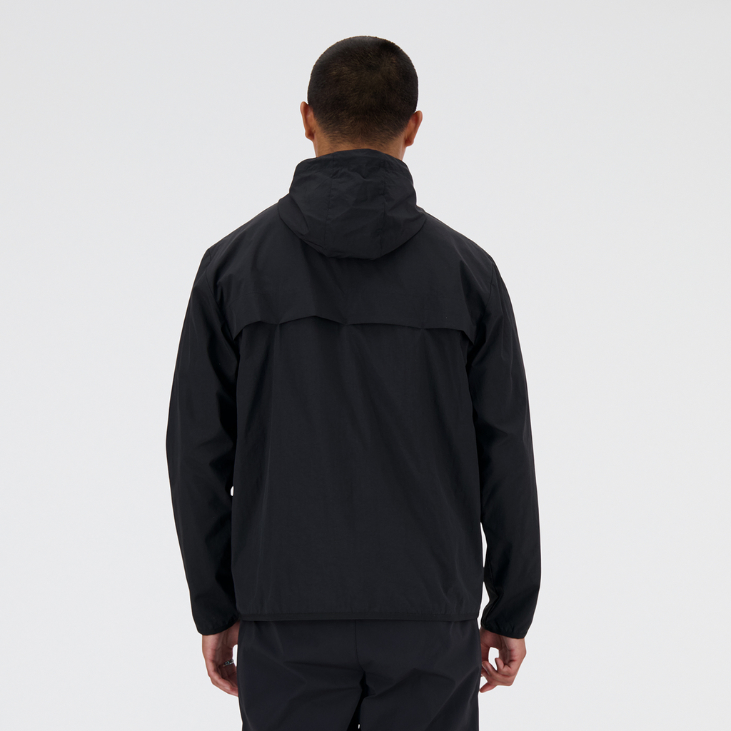 NB Athletics Woven Jacket black model_bild_back_brandshop