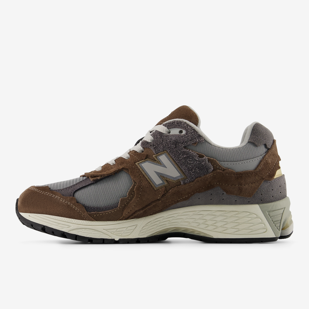 New Balance U 2002D Protection Seasonal Freizeitschuhe in BRAUN