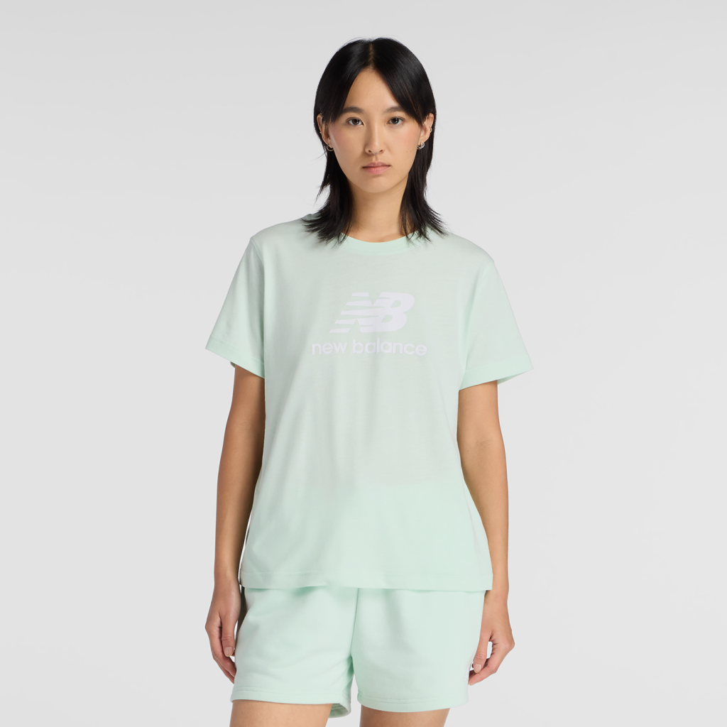 New Balance W Sport Essentials Jersey Logo T-Shirt in GRÜN