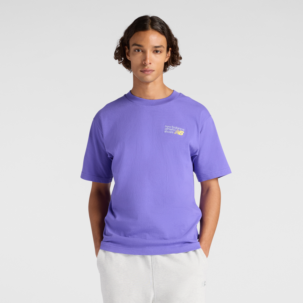 New Balance Athletics Premium Logo T-Shirt in VIOLETT