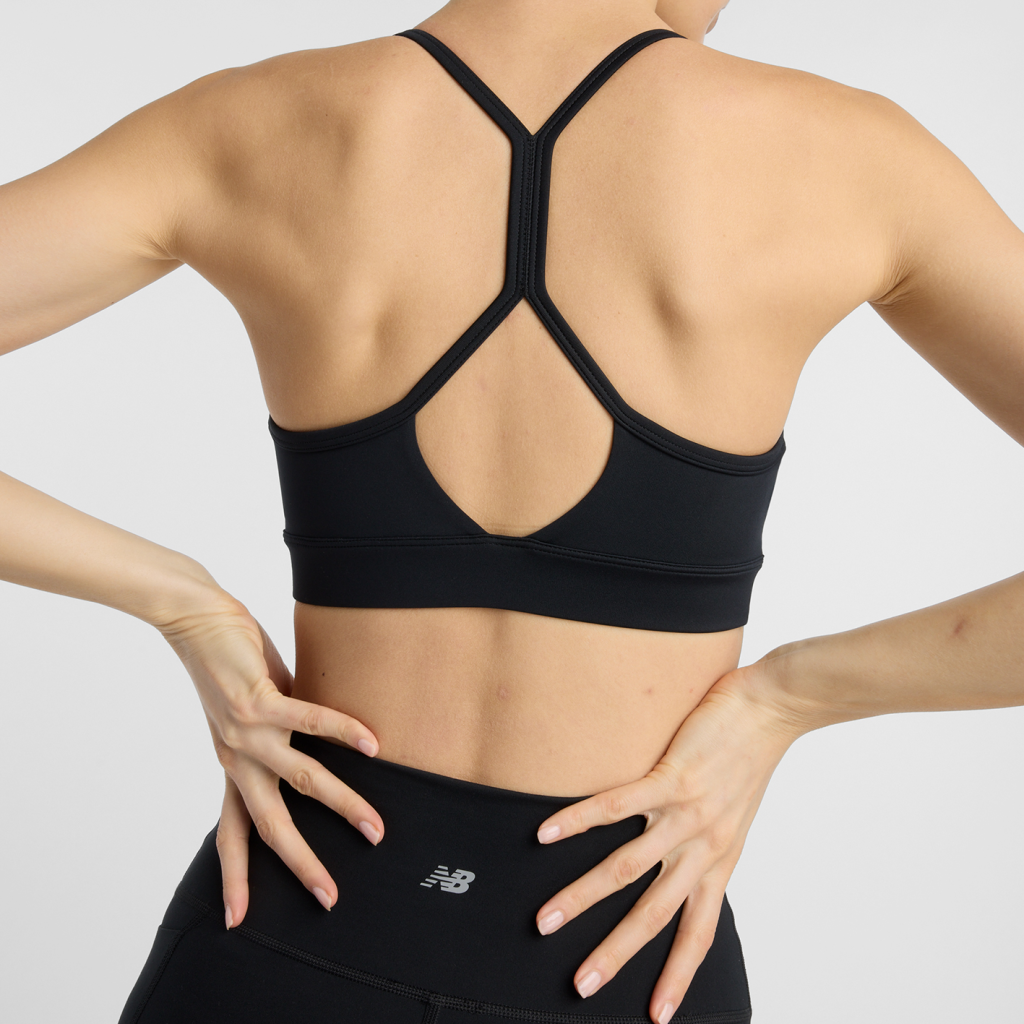 New Balance W NB Essential Yoga Bra in SCHWARZ