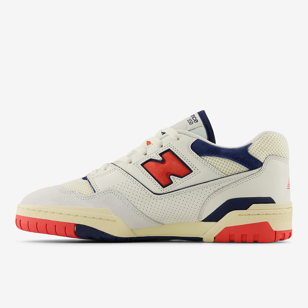 M 550 Varsity Freizeitschuhe white/red medial_bild_brandshop