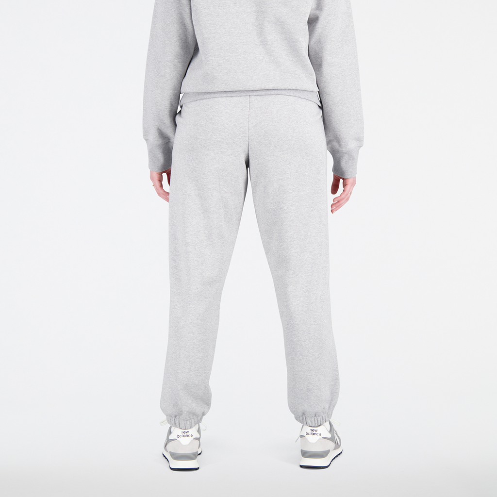 W Essentials Stacked Logo Sweatpant athletic grey model_bild_back_brandshop