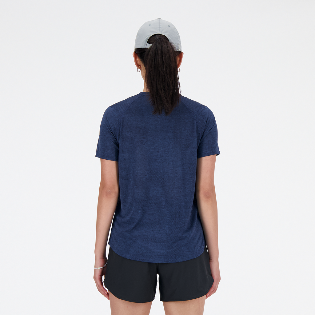 W NB Athletics Short Sleeve nb navy heather model_bild_back_brandshop