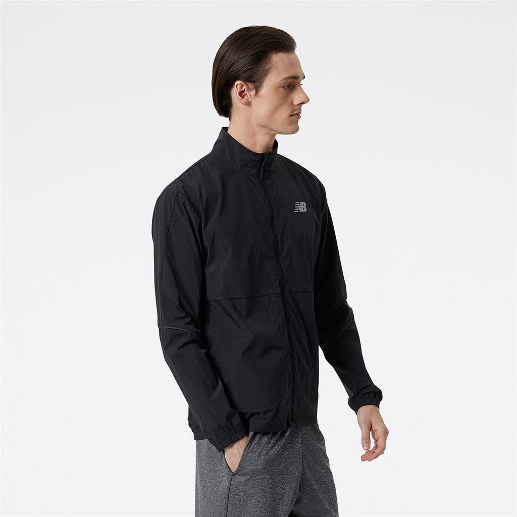 New Balance Impact Run Jacket in SCHWARZ