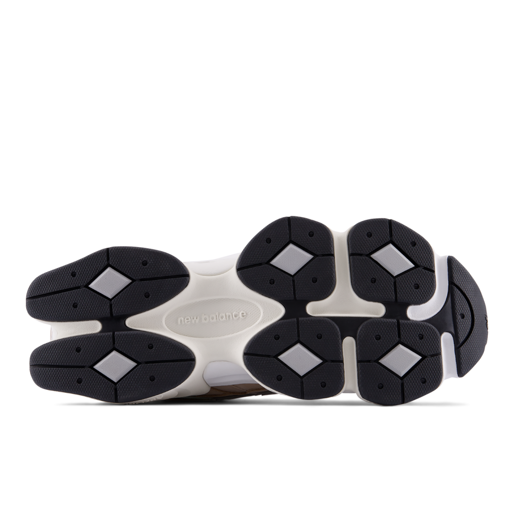 New Balance U 9060 Elevated Staple Freizeitschuhe in BRAUN