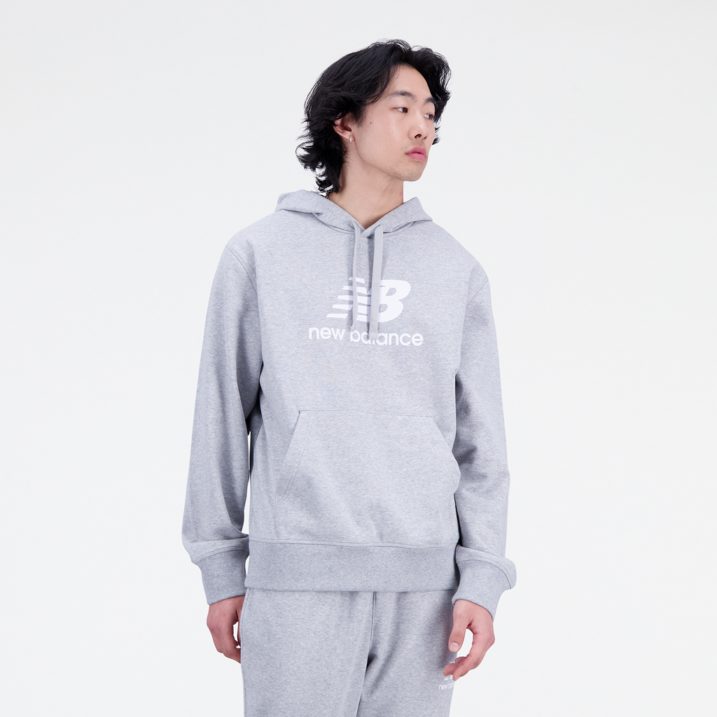 Essentials Stacked Logo Hoodie athletic grey model_bild_brandshop