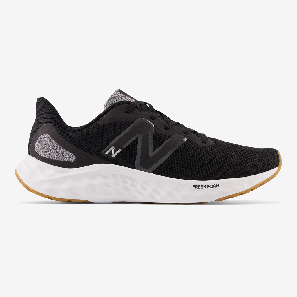 New Balance M Arishi v4 Laufschuhe in SCHWARZ